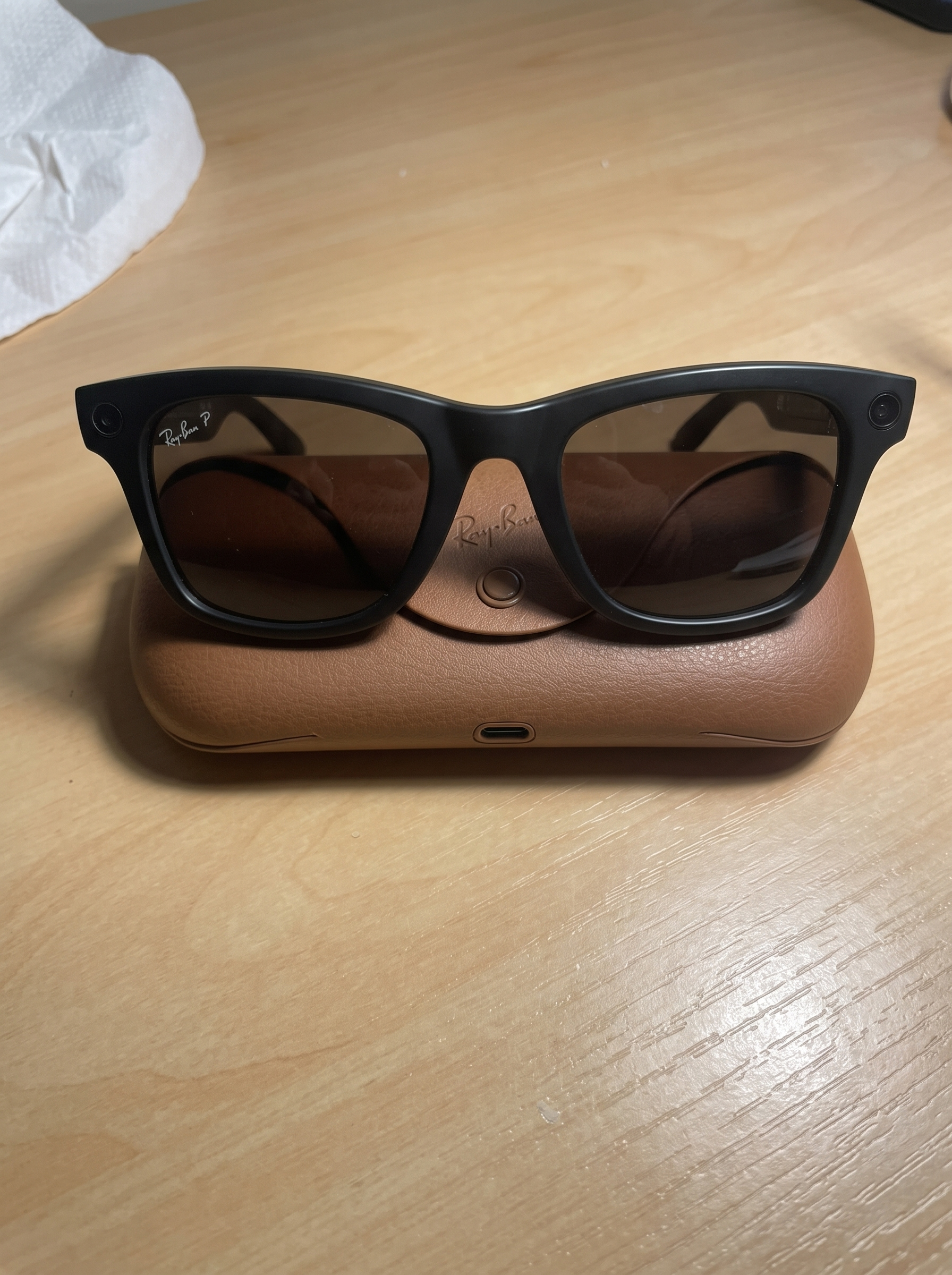 Ray-Ban Meta Wayfarer (Gen 1) — Preto Fosco e Lentes Polarizadas (Grade A) — óculos inteligente recondicionado com garantia na Nova Lens